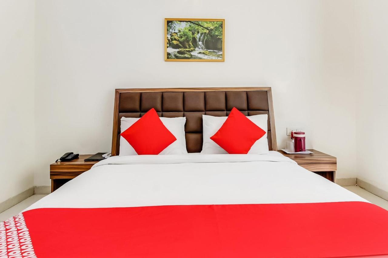 Oyo 10213 Hotel Panache Mathura Extérieur photo
