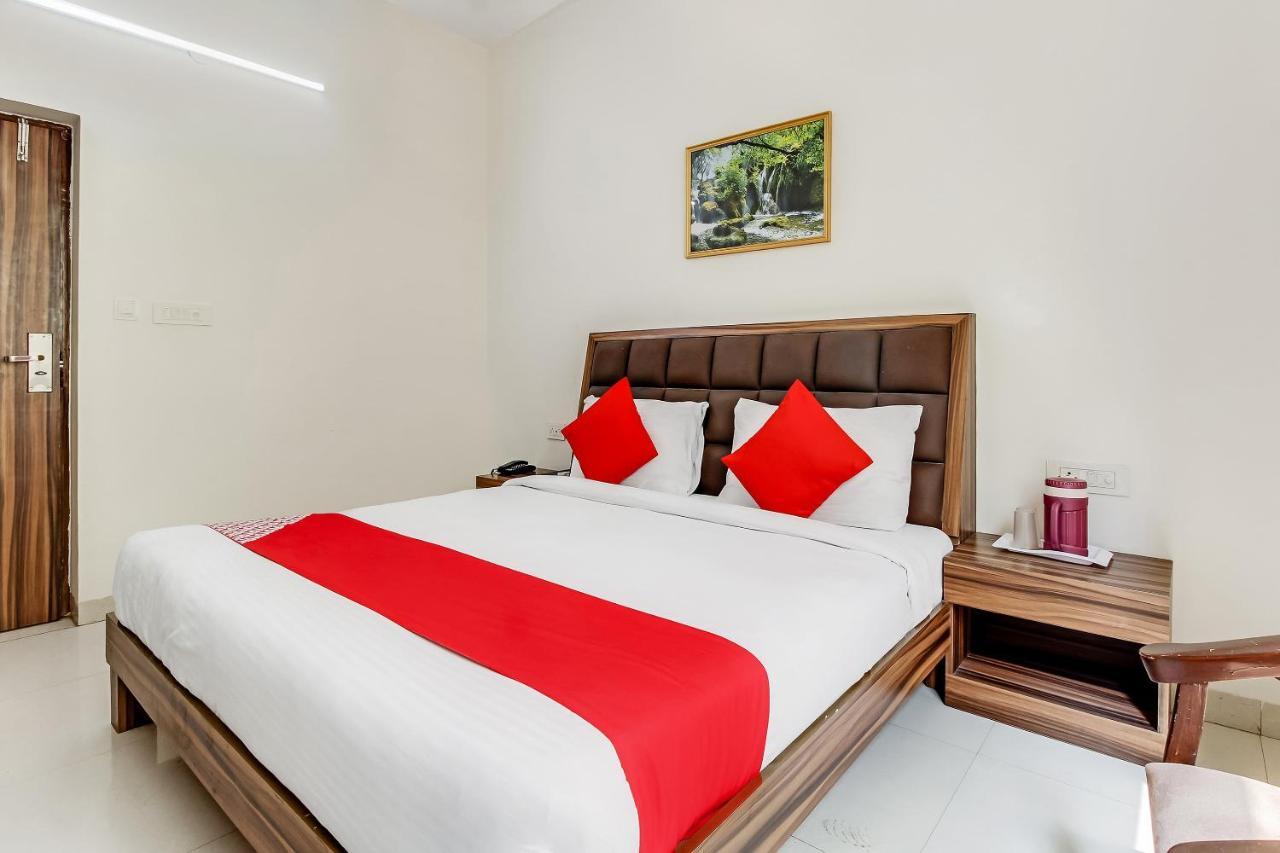 Oyo 10213 Hotel Panache Mathura Extérieur photo