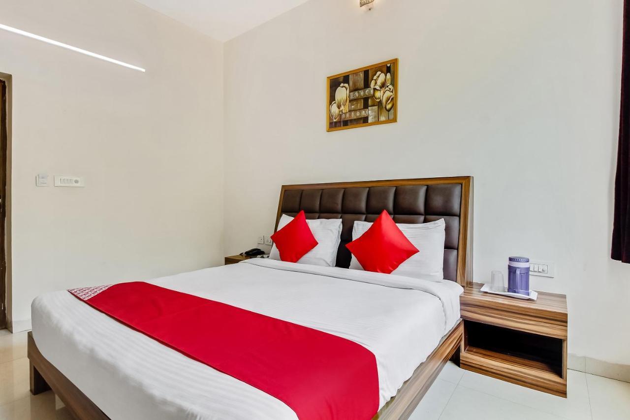Oyo 10213 Hotel Panache Mathura Extérieur photo