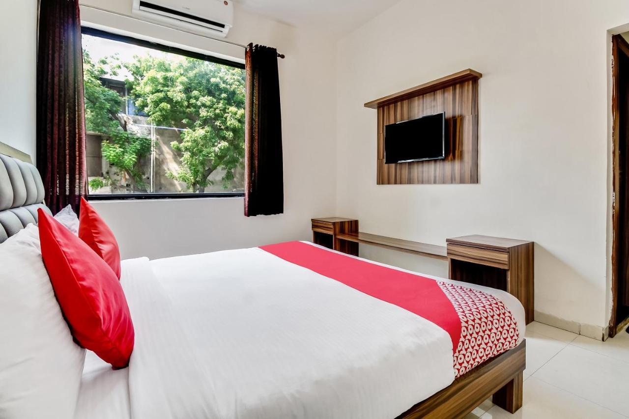Oyo 10213 Hotel Panache Mathura Extérieur photo