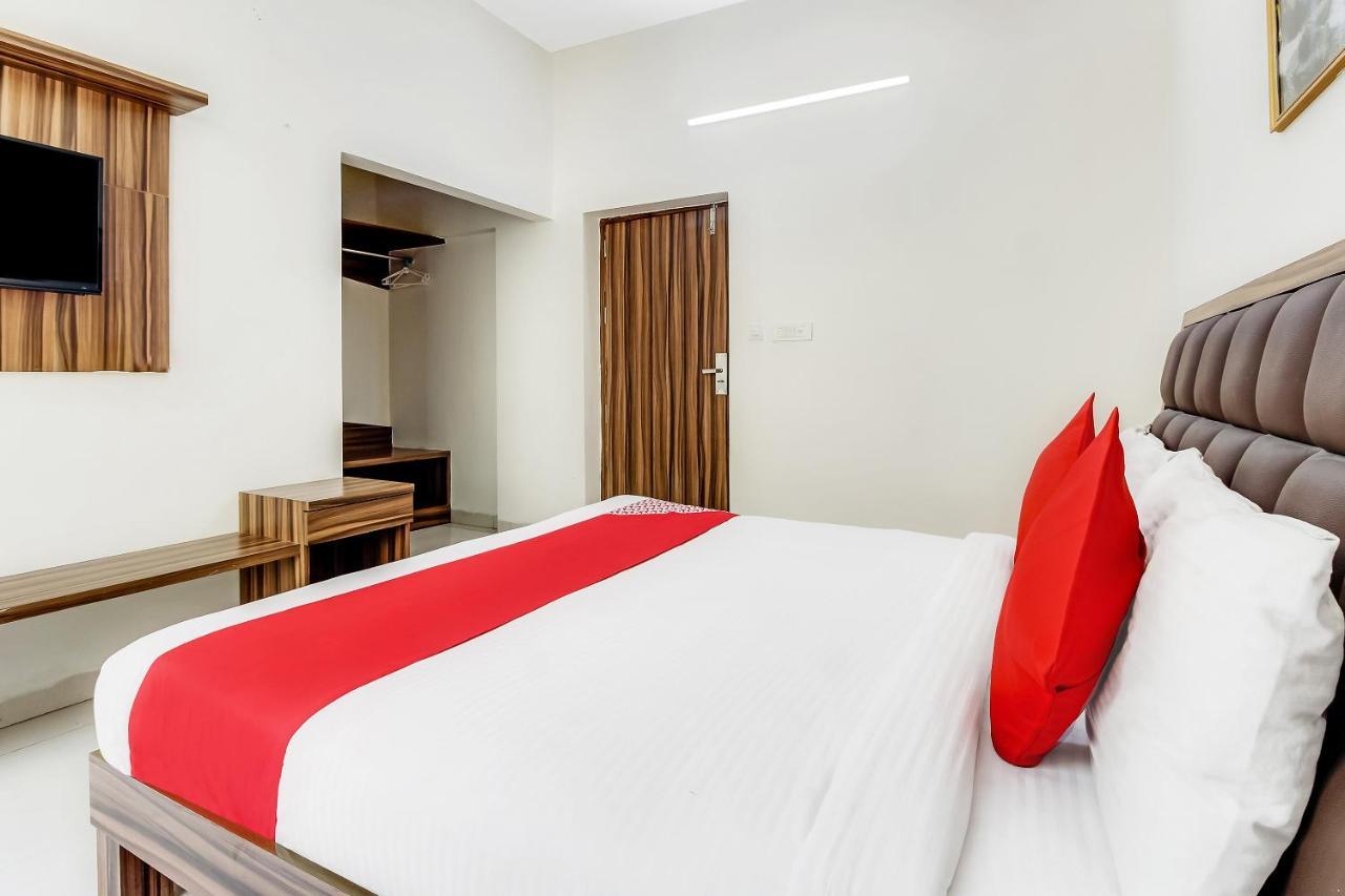 Oyo 10213 Hotel Panache Mathura Extérieur photo