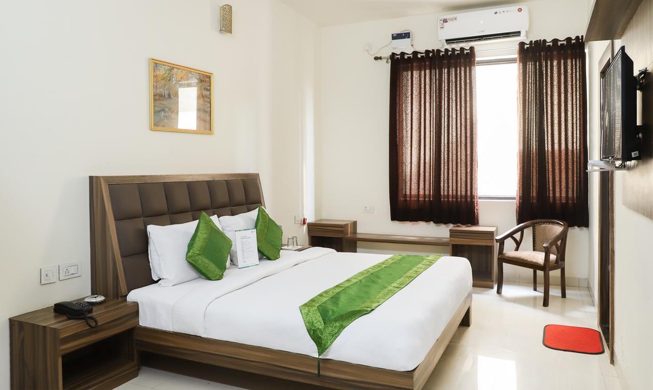 Oyo 10213 Hotel Panache Mathura Extérieur photo