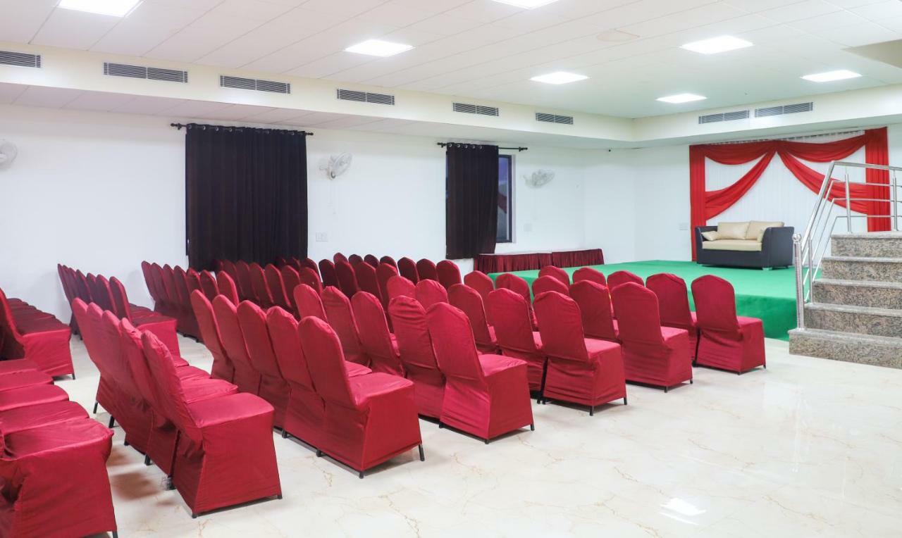 Oyo 10213 Hotel Panache Mathura Extérieur photo