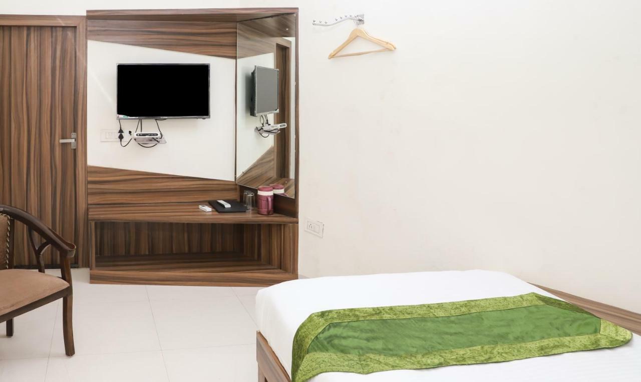 Oyo 10213 Hotel Panache Mathura Extérieur photo